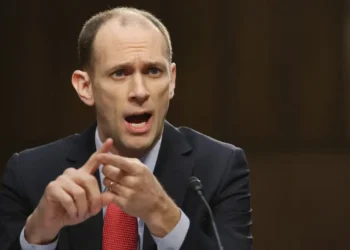 رئيس الفدرالي في شيكاغو: قلق من بيانات التضخم وتأثيرها على قرار الفدرالي بشأن أسعار الفائدة