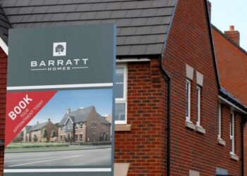 هل يدخل قطاع البناء البريطاني موجة انتعاش جديدة؟ Goldman Sachs تكشف 3 أسهم مفضّلة